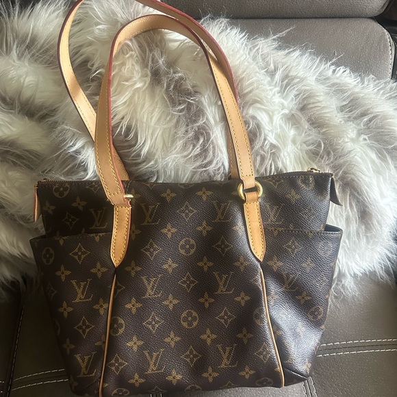 💜LOUIS VUITTON Zipper Tote Bag💜 - Picture 2 of 15
